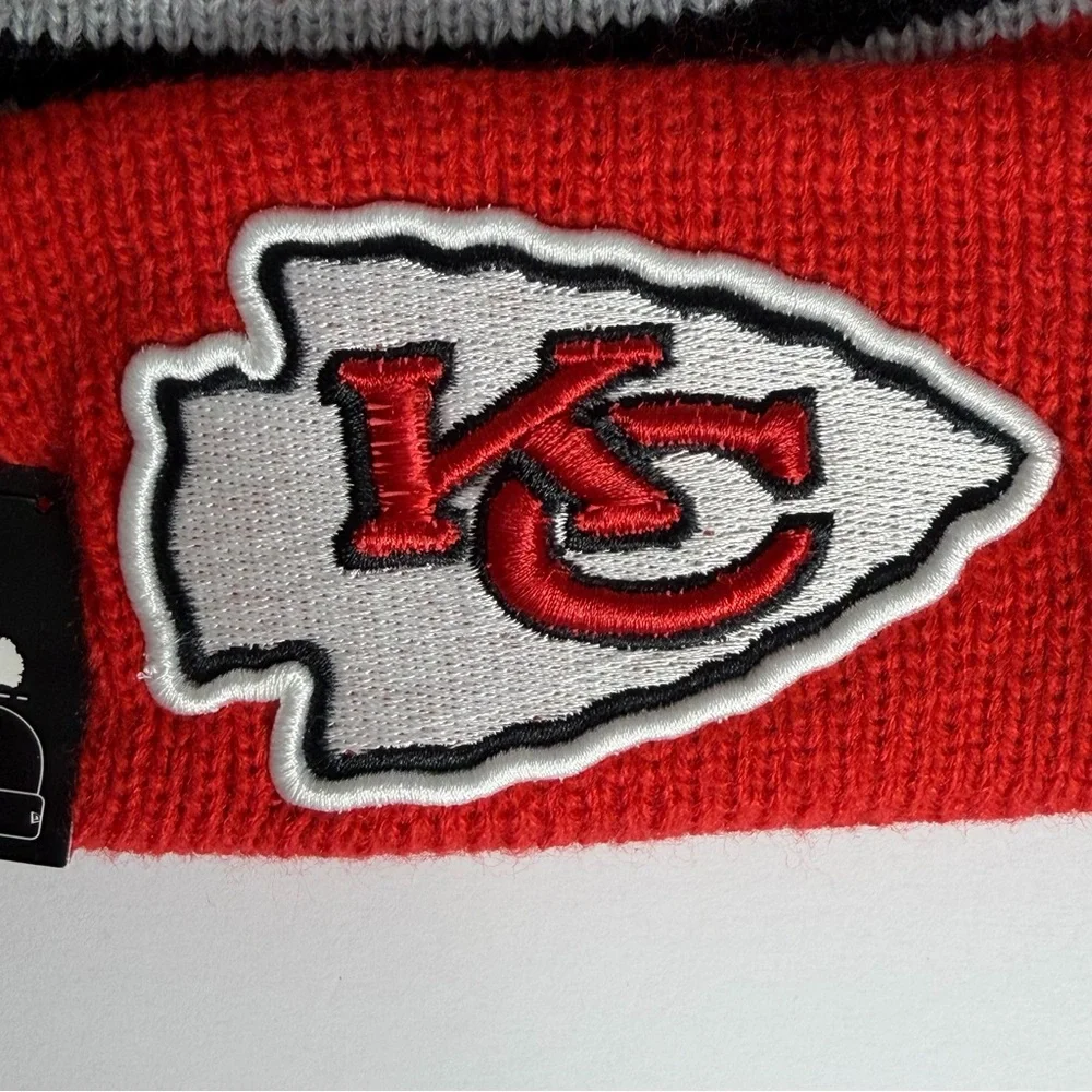 Youth New Era NFL Kansas City Chiefs Red Cuffed Knit Beanie Removable Pom NWT